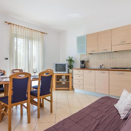 Beautiful Apartment In Porec With Kitchen Exteriör bild