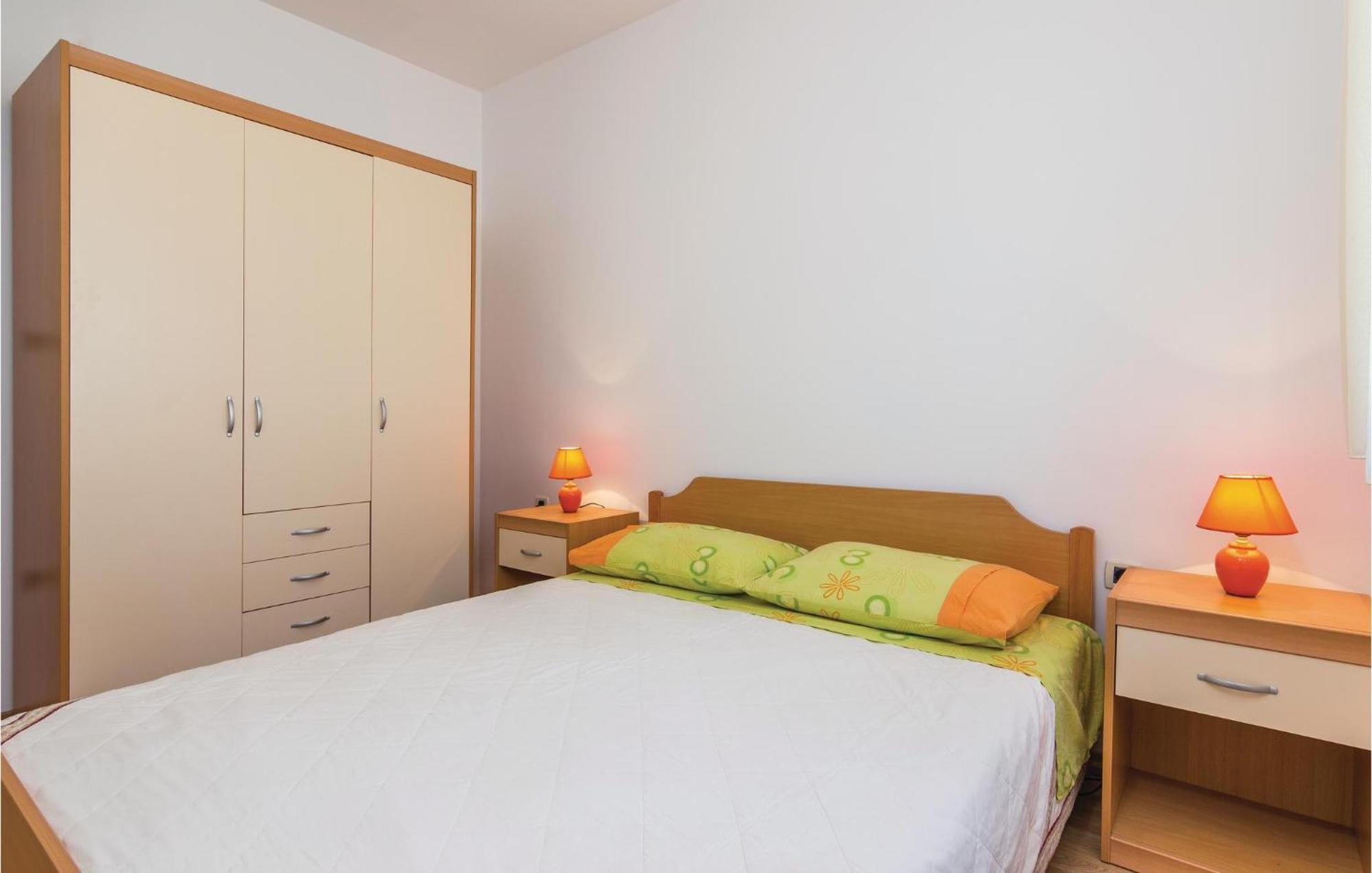 Beautiful Apartment In Porec With Kitchen Exteriör bild