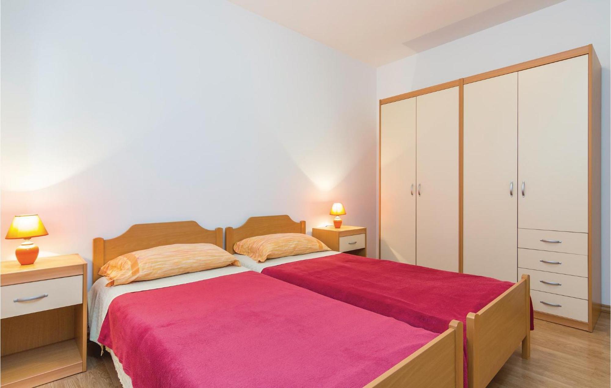 Beautiful Apartment In Porec With Kitchen Exteriör bild