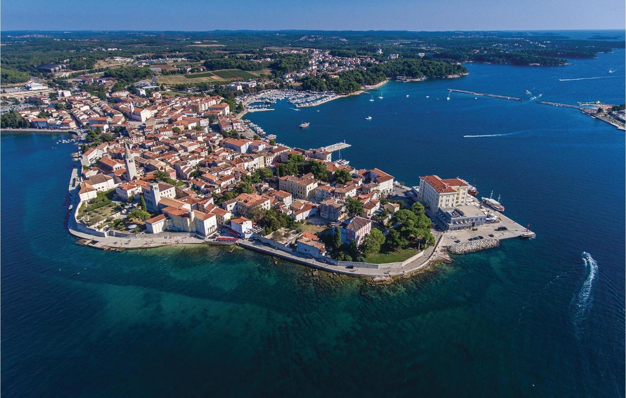 Beautiful Apartment In Porec With Kitchen Exteriör bild