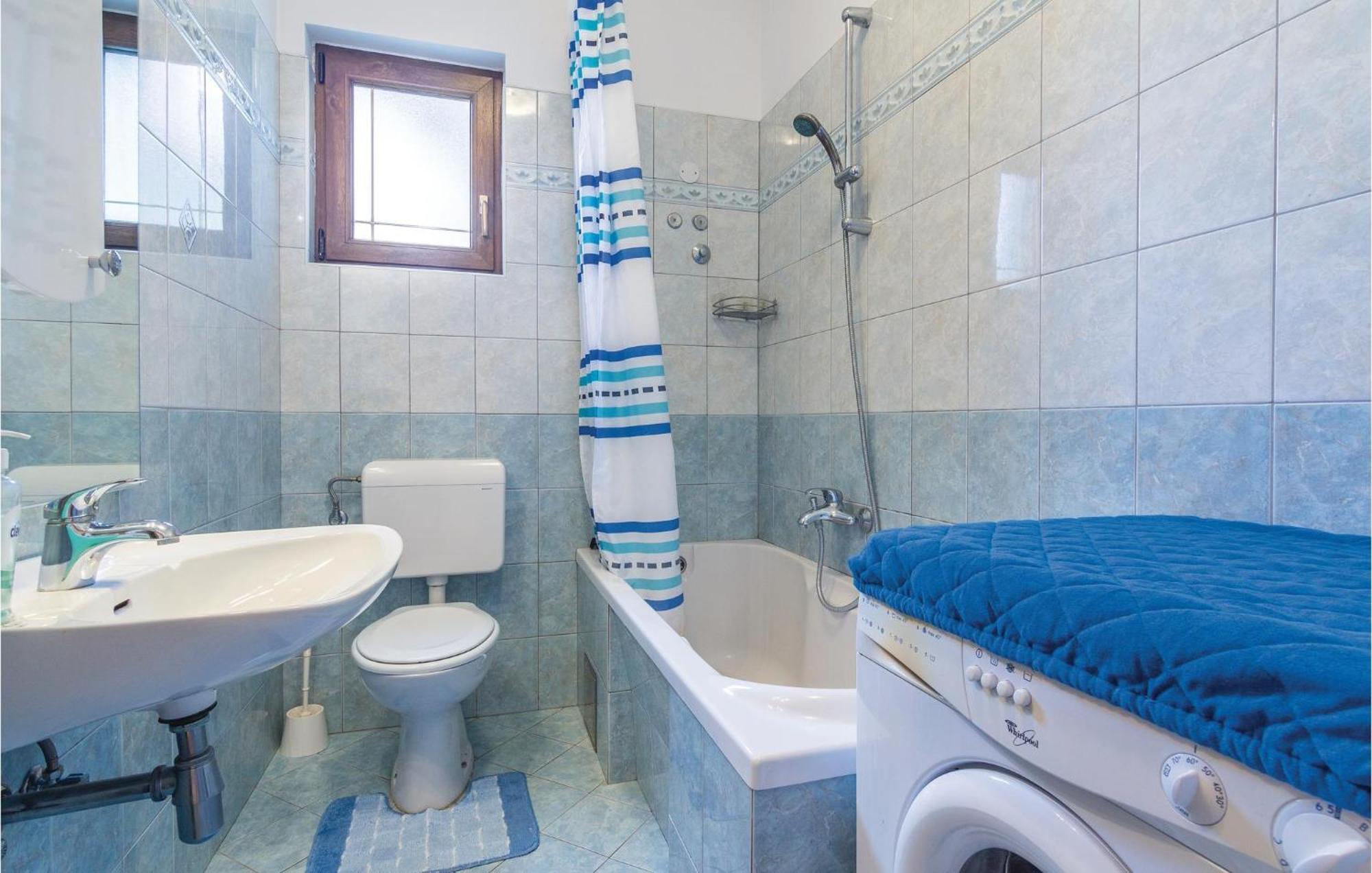 Beautiful Apartment In Porec With Kitchen Exteriör bild